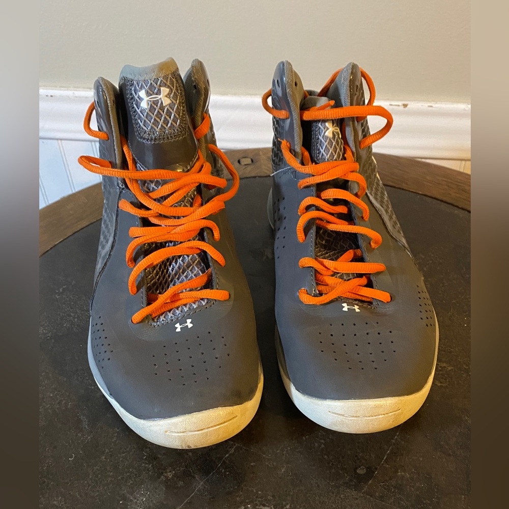 UA clutch fit basketball shoes